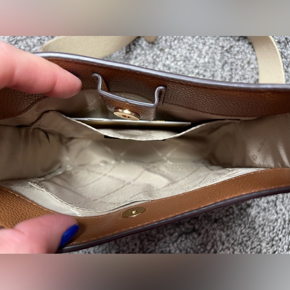 New Michael Kors small messenger bag - Picture 4 of 4